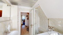 Badezimmer Dachgeschoss Willkommen in Ihrem neuen Zuhause - ein Juwel in Tolkewitz