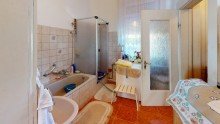 Badezimmer Frei werdende gro�z�gige Stadtvilla mit Ausbaureserve und Nebengelass