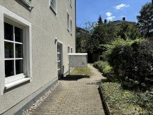 Zugang Eingang Anlagepaket in Dresden: 3 Eigentumswohnungen + 3 Doppelparker im Paket