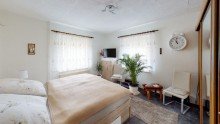 Schlafzimmer Blick ins Gr�ne �ber Dresden