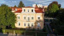 Hausansicht Frei werdende gro�z�gige Stadtvilla mit Ausbaureserve und Nebengelass