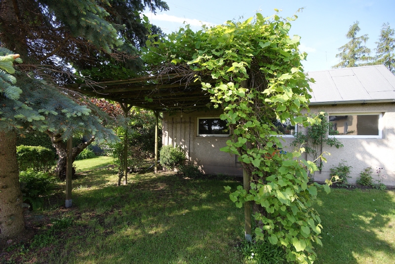 Garten mit Garage Einfamilienhaus Bannewitz