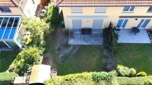 Hausansicht links Ihr Traumhaus erwartet Sie: Charmante Doppelhaush�lfte im gr�nen Herzen Dresdens!