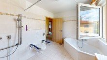 Badezimmer OG Ihr Traumhaus erwartet Sie: Charmante Doppelhaush�lfte im gr�nen Herzen Dresdens!