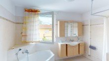 Badezimmer OG Ihr Traumhaus erwartet Sie: Charmante Doppelhaush�lfte im gr�nen Herzen Dresdens!
