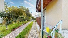 Zufahrt Frei werdende gro�z�gige Stadtvilla mit Ausbaureserve und Nebengelass