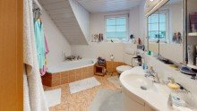Badezimmer im OG Naturnah und familienfreundlich - Doppelhaush�lfte mit Garage in Tolkewitz
