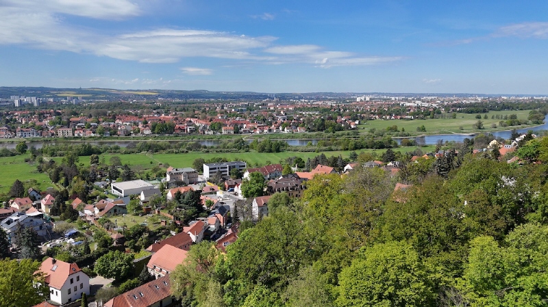 Blick Mehrfamilienhaus Dresden