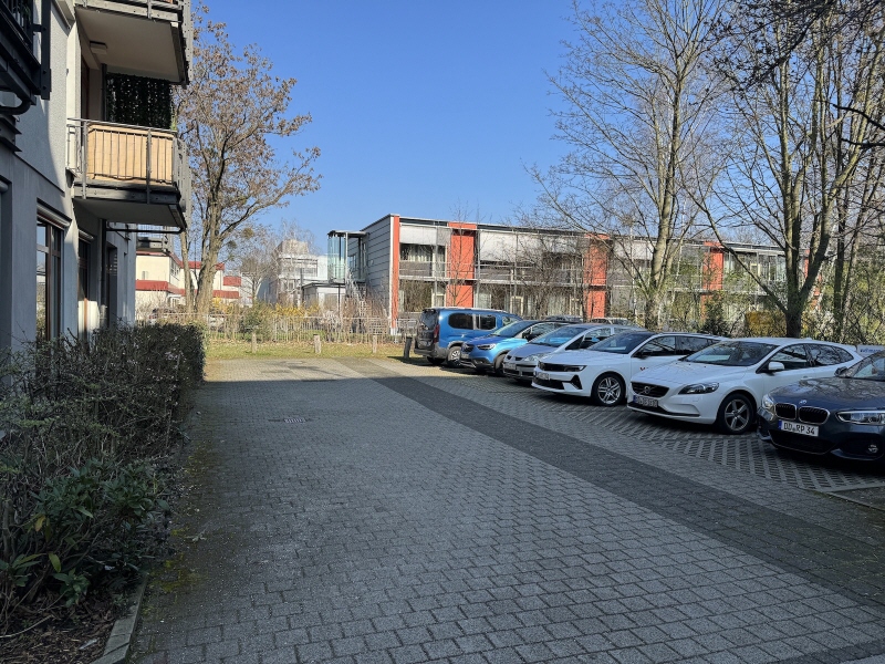 Stellpl�tze im Innenhof B�ro / Praxis Dresden