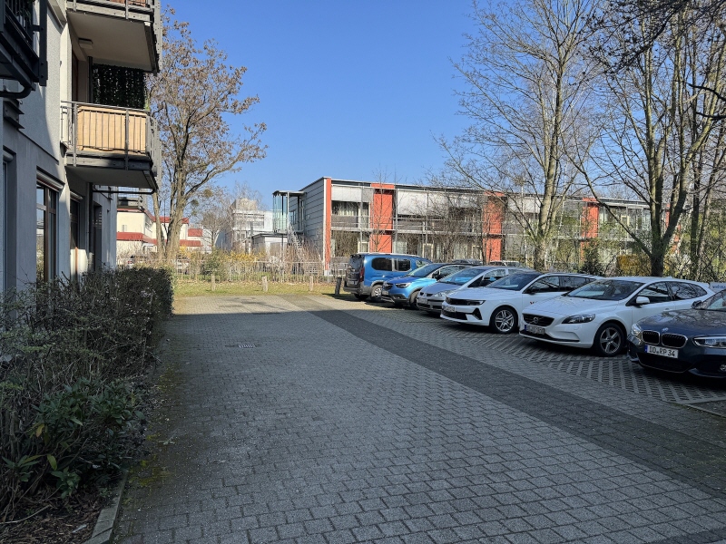 Stellpl�tze - drei davon B�ro / Praxis Dresden