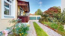 Zufahrt Frei werdende gro�z�gige Stadtvilla mit Ausbaureserve und Nebengelass